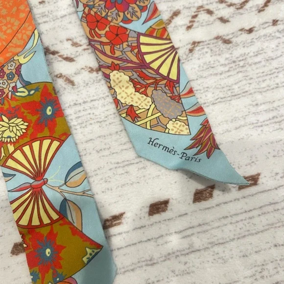Hermès Les Voitures Exquises Silk
Twilly Scarf - Picture 2 of 5